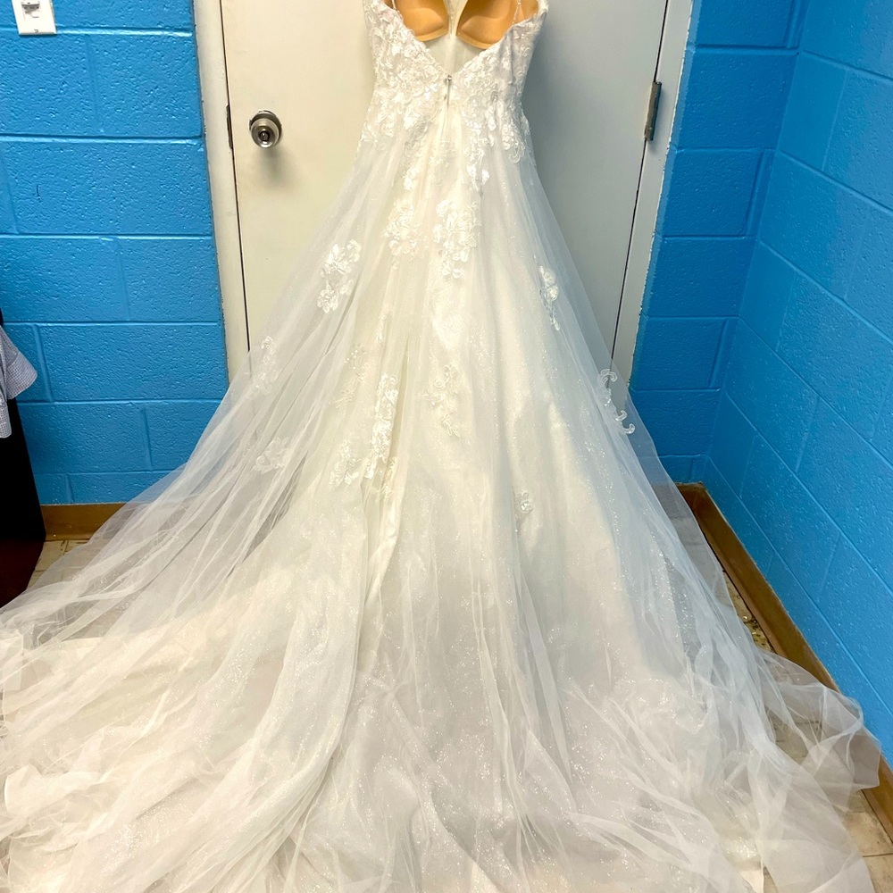 Stella York wedding gown.  Worn once during fashion show/bridal event.